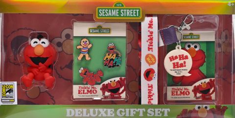 Tickle Me Elmo Deluxe Gift Set