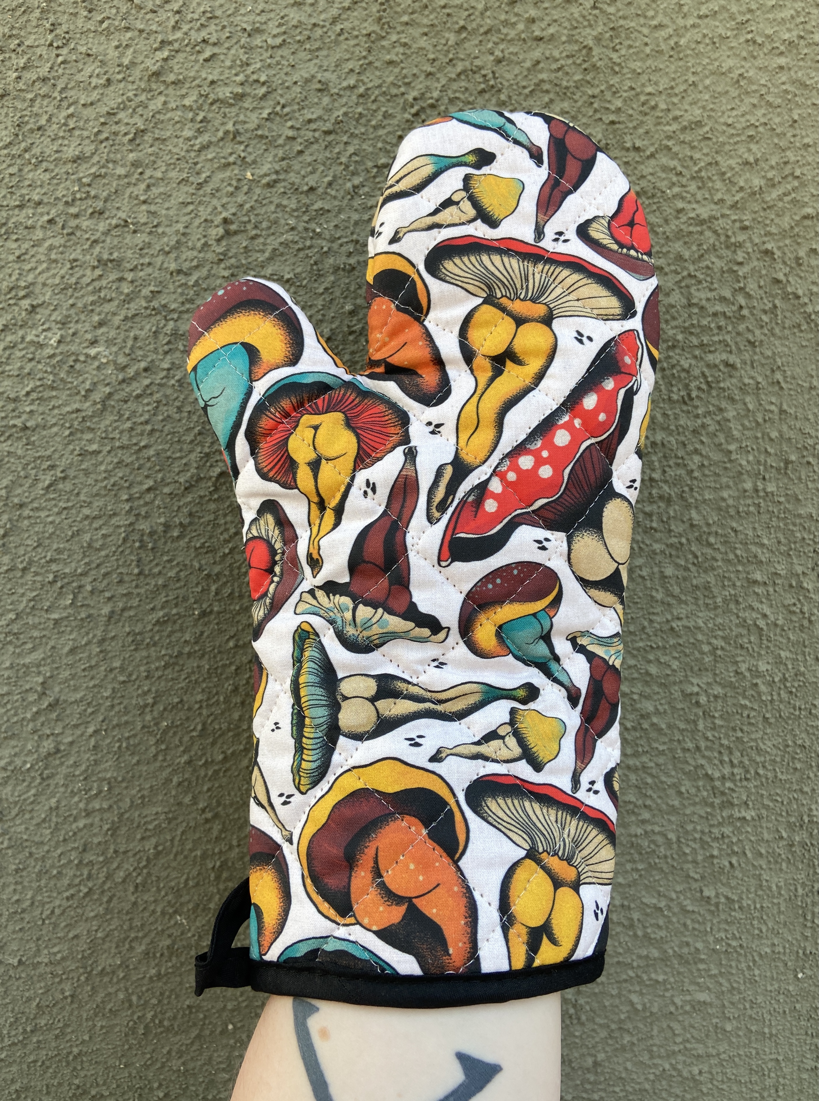 Buttshrooms oven mitt